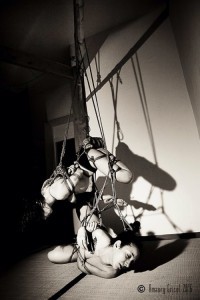 Cordes intimes avec Ema et Diana 
Kinbaku & Photography :…