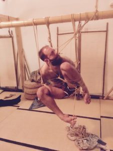 With @inyourropes 
Studio: @placedescordes