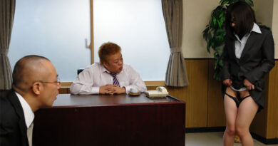 Hottie Arisa Suzuki gets two nice peckers